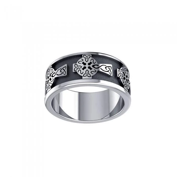 Celtic Cross with Celtic Knotwork Silver Ring TR957