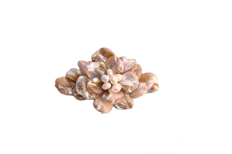 Shell Large Brooch Cream